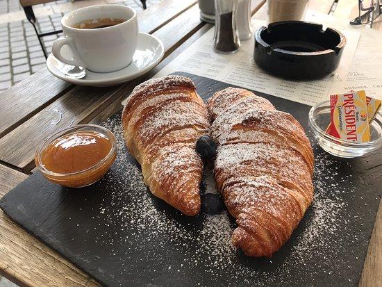 PEET and the FLAT WHITE